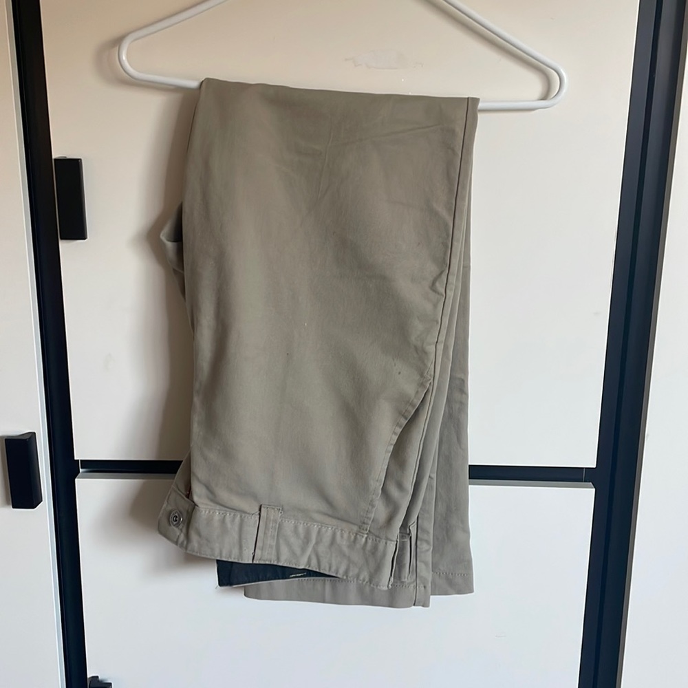 Dickies flex men’s 33X32 slim fit khaki pants